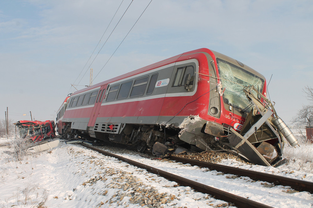 Mašinovođa iz voza koji je rasekao autobus na pola ne može da se oporavi od tragedije!