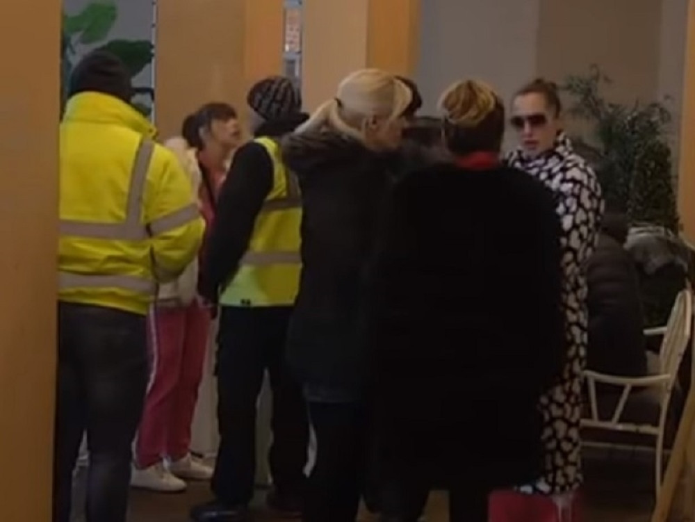 Žestoka osuda zbog Miljaninog postupka! Gnusne uvrede, gađao je, obezbeđenje ih opkolilo! (VIDEO)