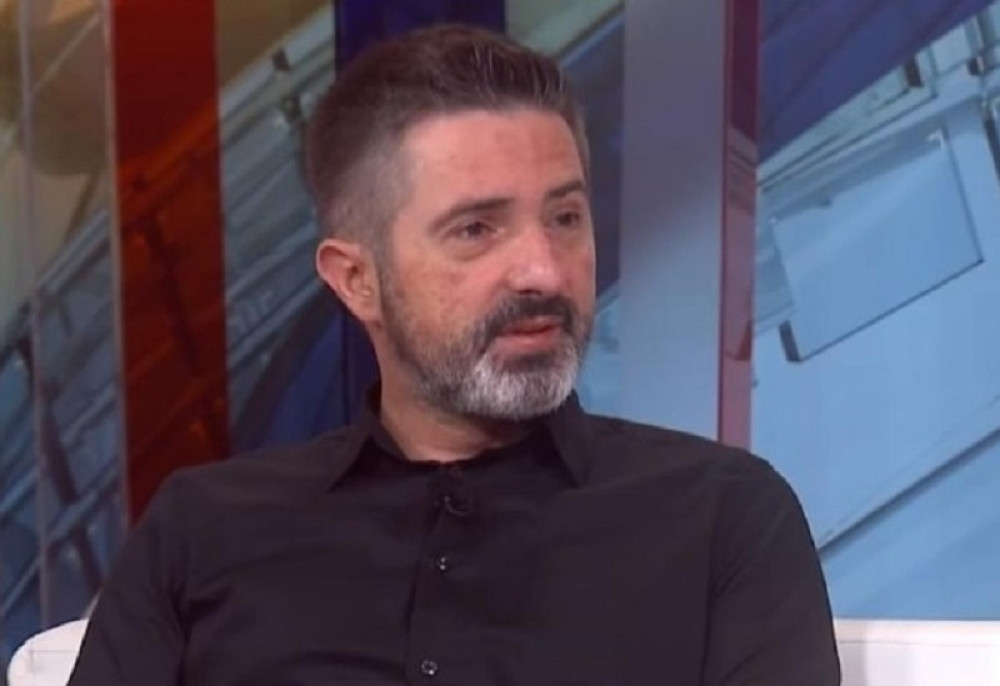 Skandalozno ponašanje voditelja Darka Mitrovića: Otvoreno vređao žrtve korone, žene i zdrav razum (VIDEO)