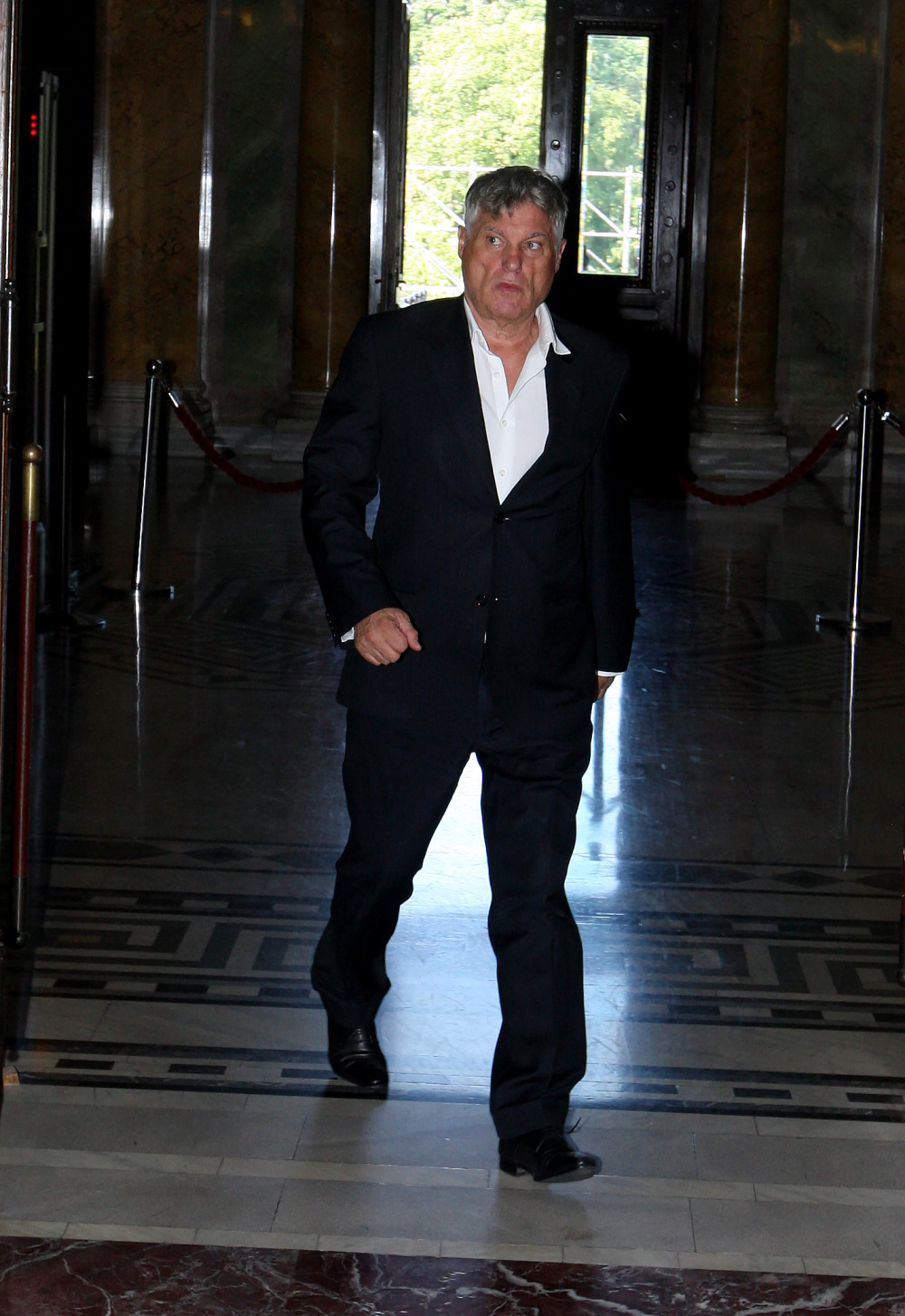 Najbitnija reč fali u pismima Vučiću i Tačiju! Piši ponovo Donalde!