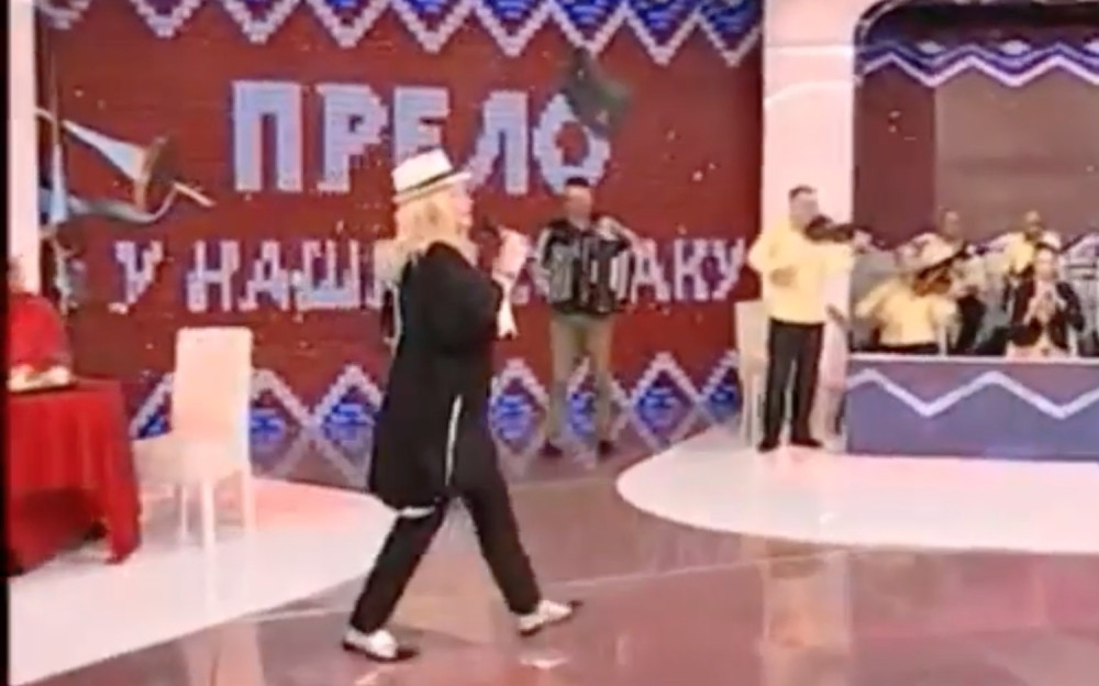 Sin pevačice nepomično ležao u snegu, lekari ga vraćali u život!