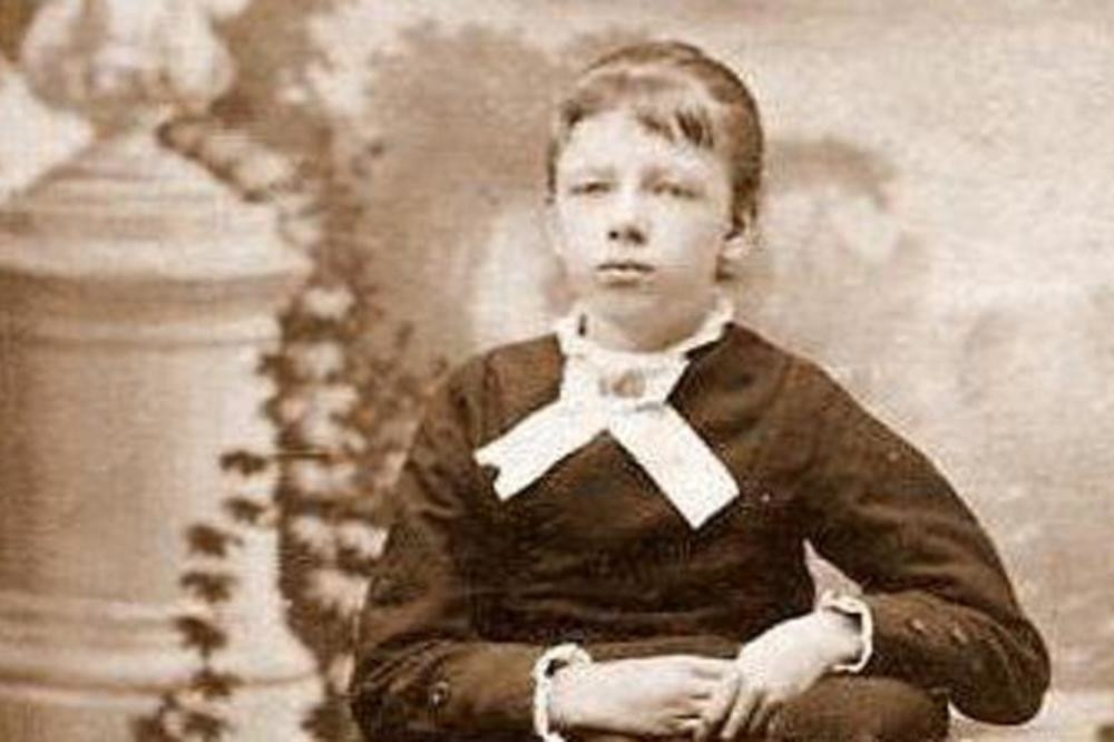 Imala je dve karlice i četiri noge, a onda je jednog dana ostala trudna...