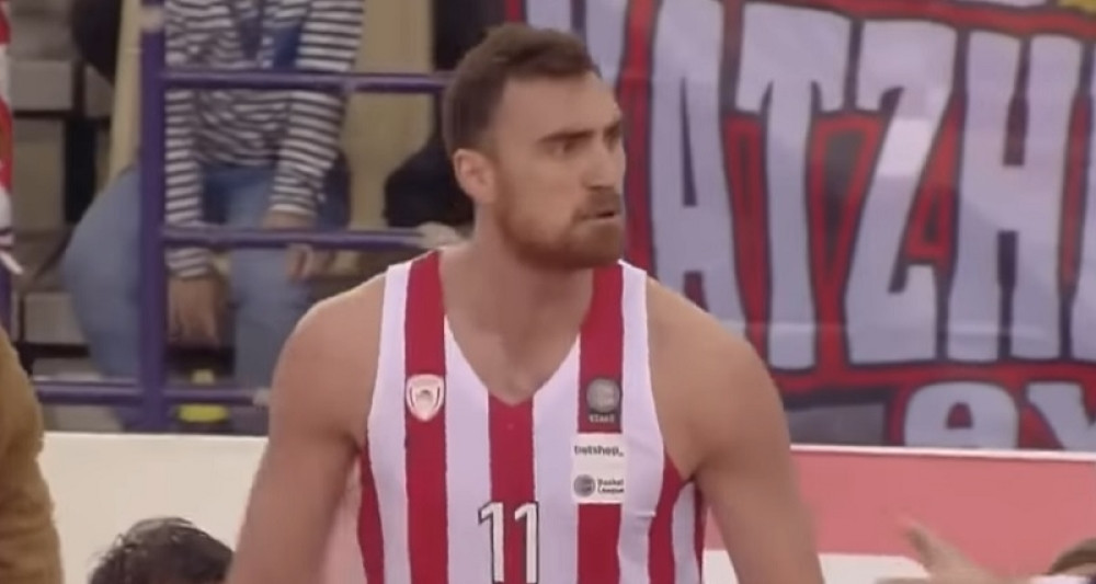 Milutinovu PAO MRAK NA OČI! Psovao sudije, hteo da se bije, umalo i poljubac da dobije! (VIDEO)