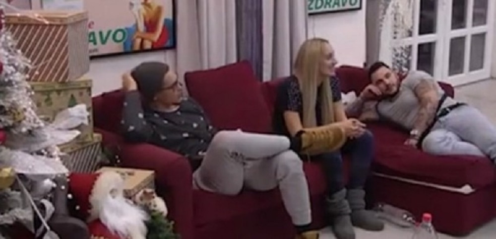 Maneken ušao sa zadatkom da smuva Lunu, ona mu odmah pala u zagrljaj!