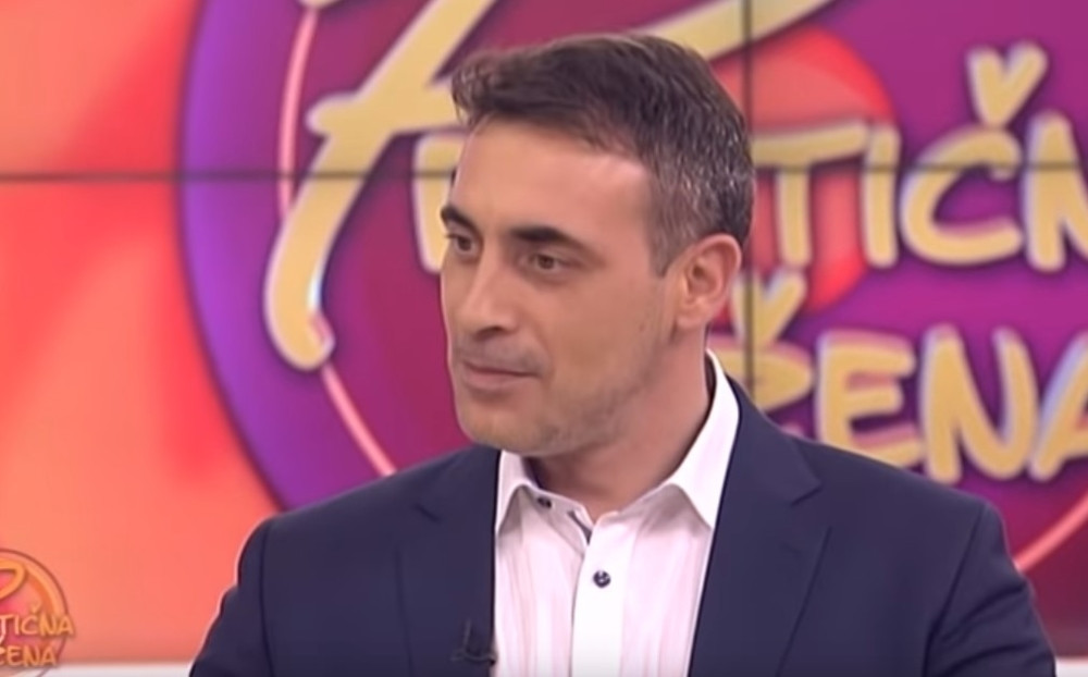 Voditelj je sada srećno zaljubljen, a ova plavuša je njegova nova ljubav (FOTO)