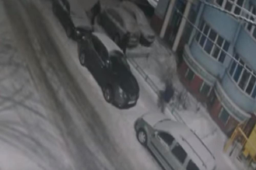 Skandal! Dvojica fudbalera UNAKAZILI OD BATINA BESPOMOĆNU ŽENU, a razlog je samo dodatno RAZBESNEO SVET! (UZNEMIRUJUĆI VIDEO)