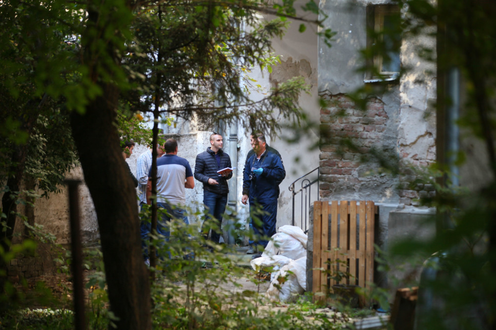 Roditelji ispred porodične kuće našli svoje DETE od 3 godine! Od prizora im pozlilo!