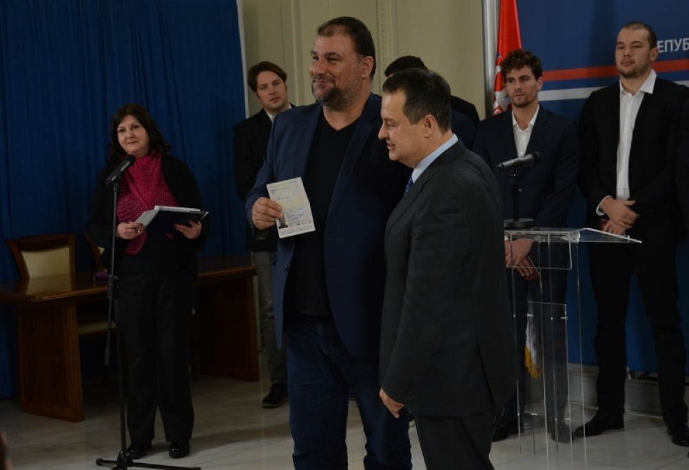 Dačić uručio vaterpolistima diplomatske pasoše