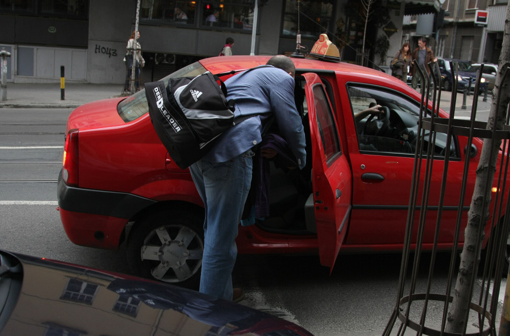 Za vožnju od 12 km mu uzeo skoro 70 evra, novinari zvali preduzeće, a odgovor ih je ŠOKIRAO!