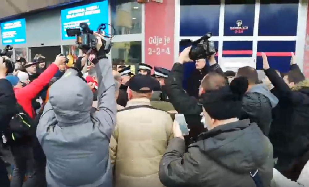 Uhapšeni roditelji Davida Dragičevića, u toku pretres njihove kuće!