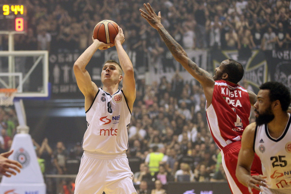 Navijači Partizana ISPROZIVALI bivšeg igrača zbog radovanja, evo šta im je on odgovorio!