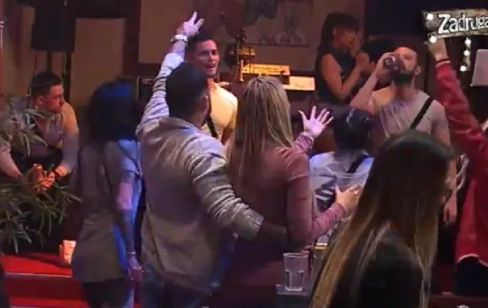 Luna našla novog dečka u Zadruzi?! Celu noć proveli u strasnom zasnosu! (VIDEO)