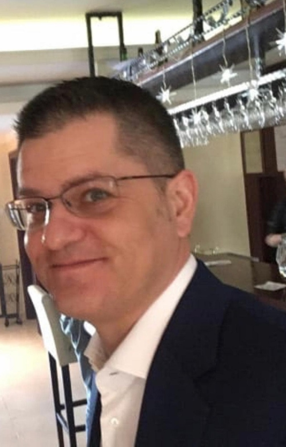 Srbi, pomozite mi da dođem na vlast! Do tada ću da uživam u Njujorku (VIDEO)