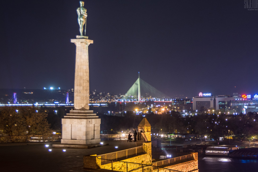 Ako poznajete ovaj par recite im da ih traži fotograf, slikao Beograd pa uhvatio NAJLEPŠI TRENUTAK!