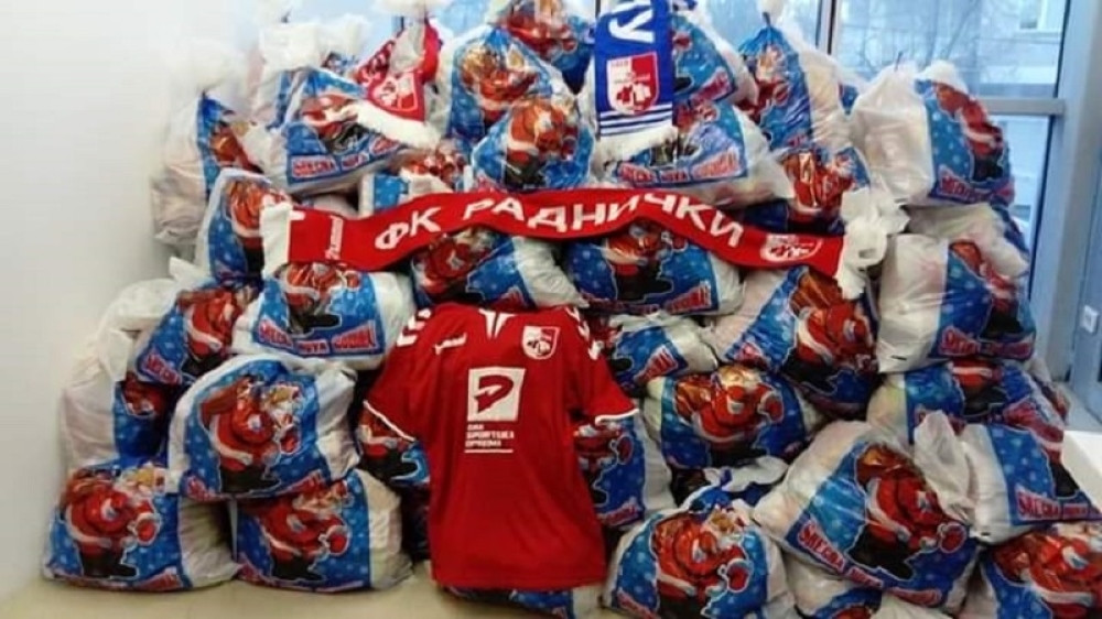 Radnički podelio paketiće svojim najmlađim članovima