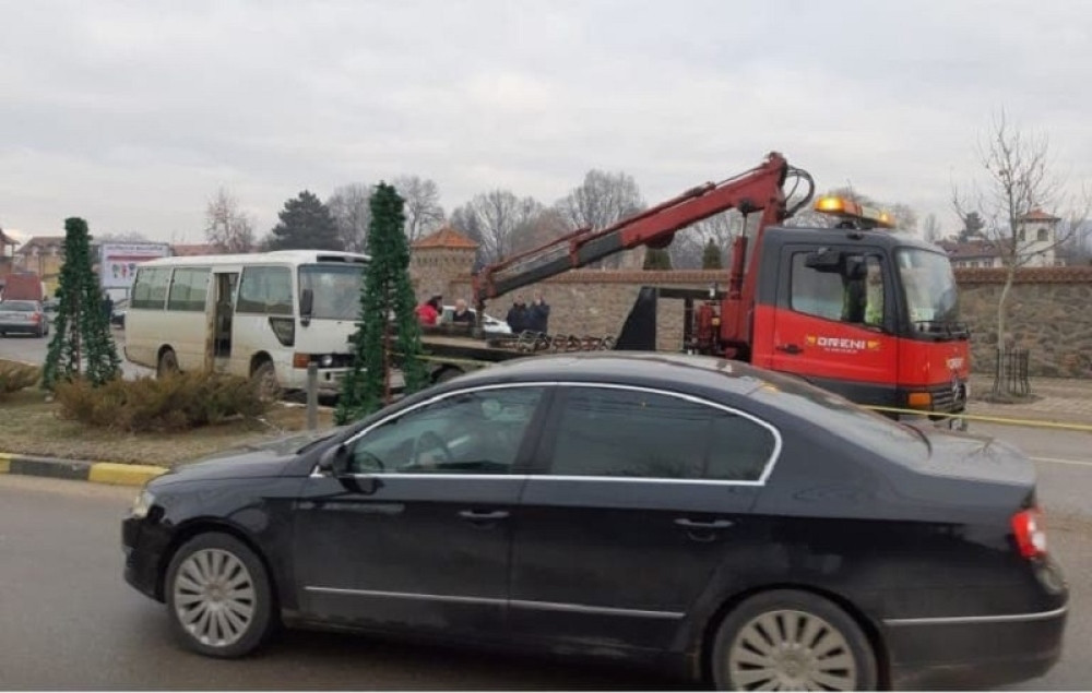 Vozilo kosovske policije udarilo u kombi sa srpskom decom!