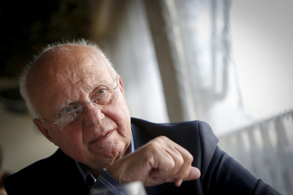 Rusi mu otkrili Slobine tajne, a on sve što zna o Titovom bogatstvu i Arkanu: Bio mi je klijent kad smo tužili Šešelja. Izlazim iz suda, a ovi Vojini viču: "Bando crvena!"