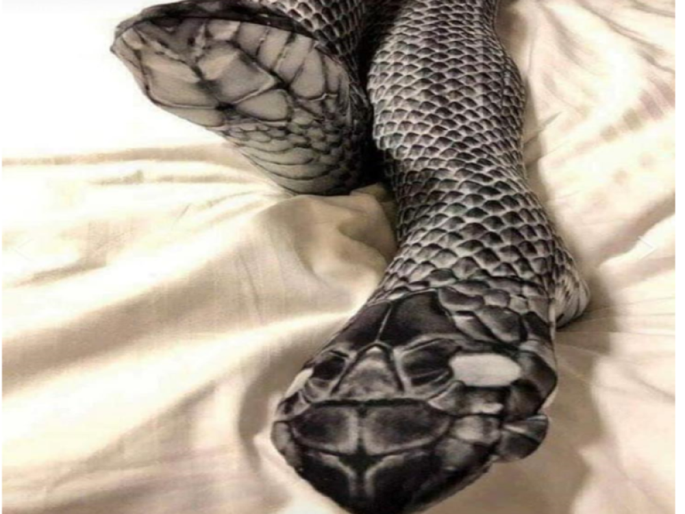 Htela je da iznenadi muža SEKSI ČARAPAMA, ali kad je video u krevetu toliko se izbezumio da je dohvatio BEJZBOL PALICU (FOTO)