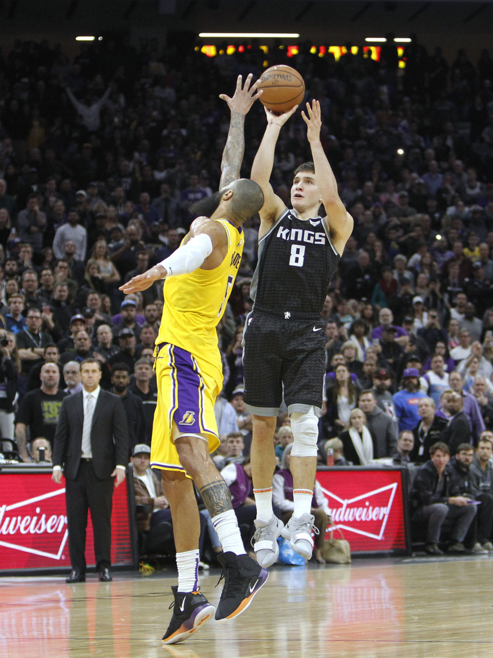 Bogdanović protiv Lebrona, kao na basketu! (VIDEO)