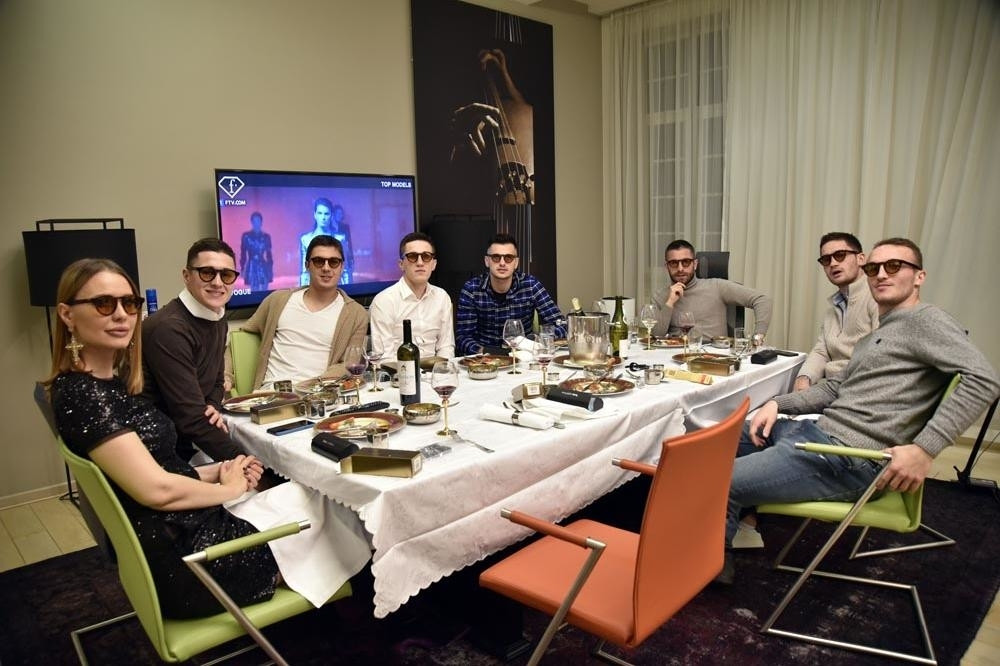 Samo da znate ko je kuvao i ko je došao na ovu novogodišnju večeru Partizana (VIDEO)