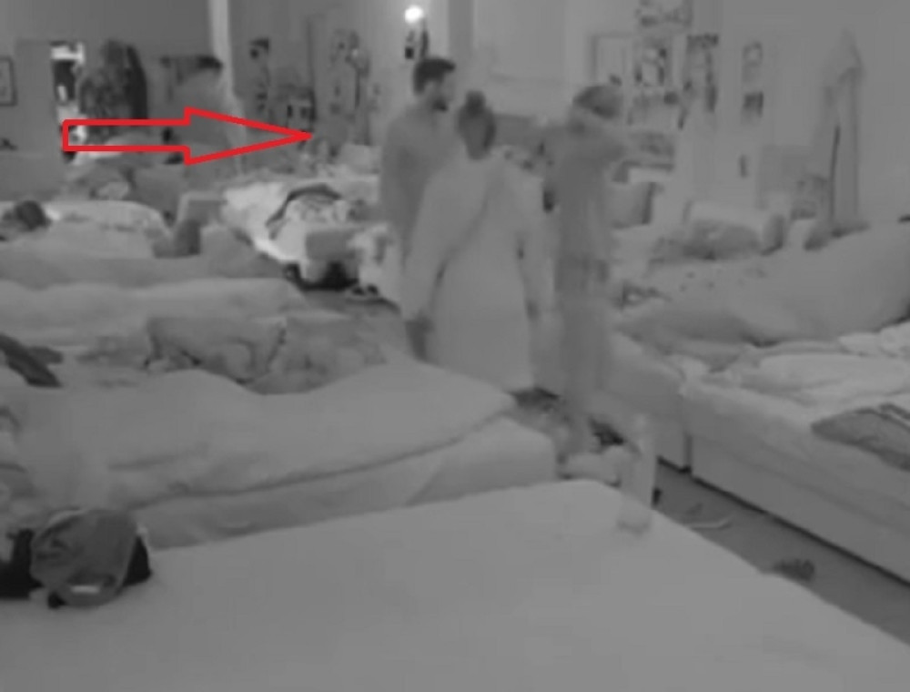 Luna upala u KREVET Marku Miljkoviću! Nagnula se, a onda je joj ispala cela ZADNJICA!