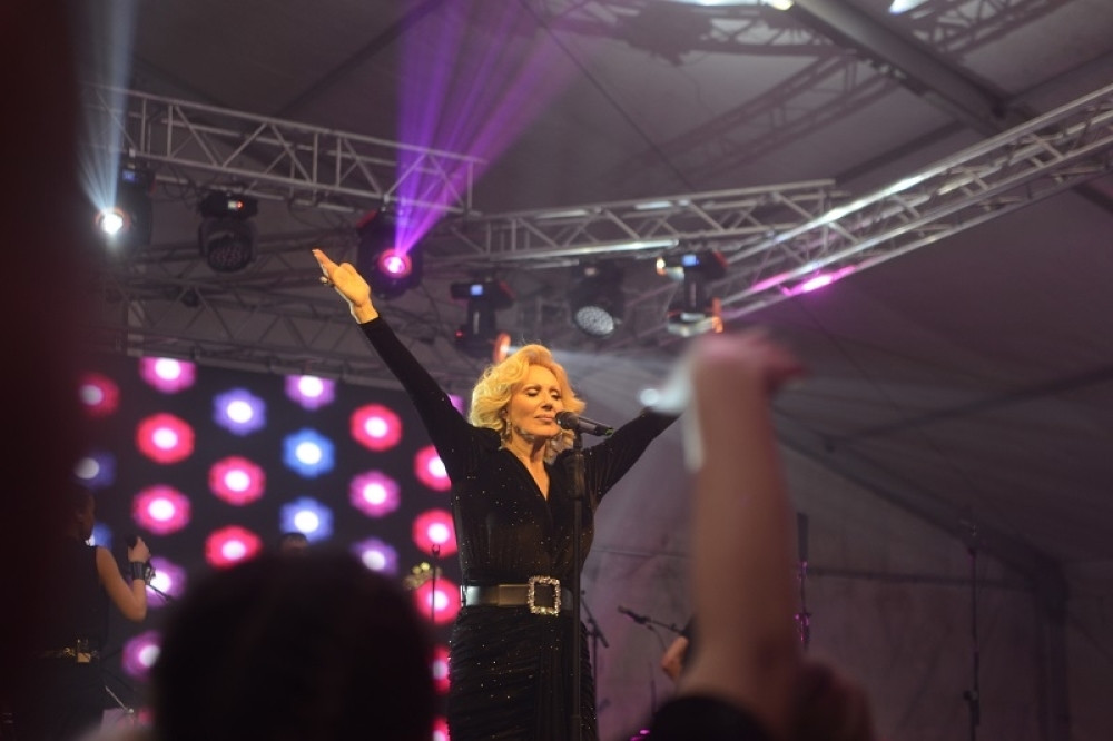 Lepa Brena otopila sneg na Jahorini! Nezapamćena gužva, svi su tražili kartu više!