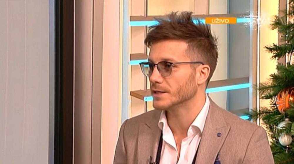 Pevač se postideo, a voditeljkin komentar je POBEDA!