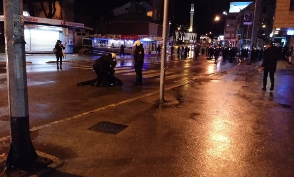 Policija hapsila demonstrante, Davidova majka objavila da je ponovo uhapšen Davor Dragičević! Evo šta je istina