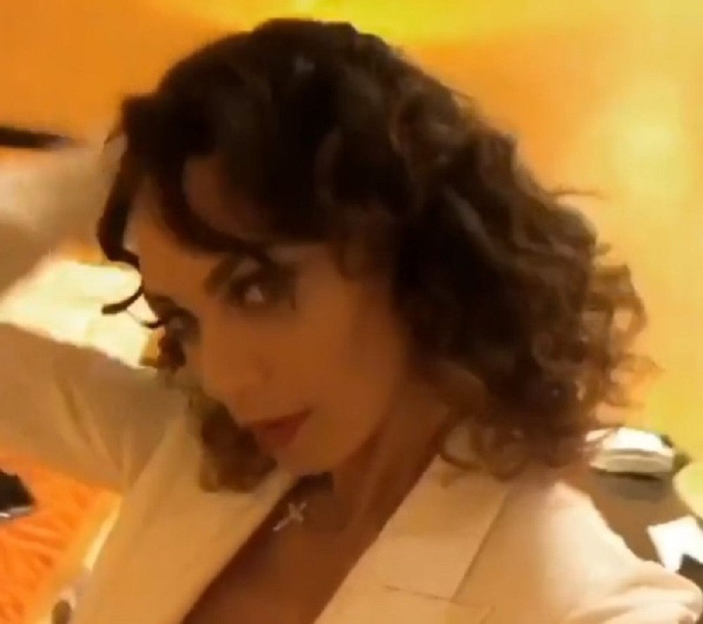 Golim grudima u Novu godinu! Supruga slavnog tenisera PREVIŠE SEKSI SLIKOM šokirala svet! (FOTO)