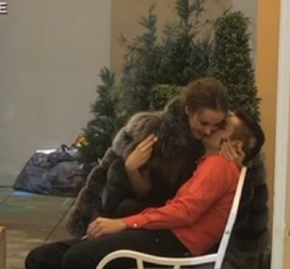 Adam i Moskva završili zajedno! Mazili se, grejali, a onda usledilo neočekivano!