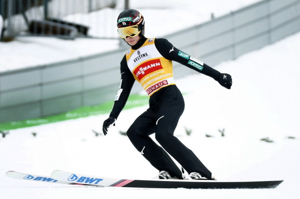 On je čovek ptica! Kobajaši posle Obersdorfa osvojio i Garmiš (FOTO)