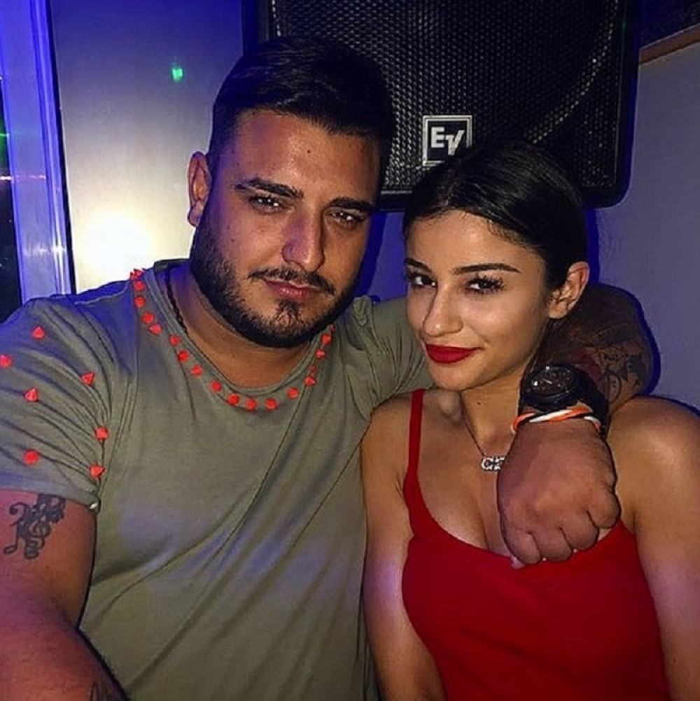 Verenica Darka Lazića po prvi put pokazala TRUDNIČKI STOMAK!