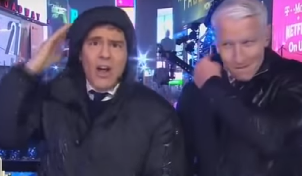 Američki novinar pijan vodio novogodišnji program, njegove grimase sve govore! (VIDEO)