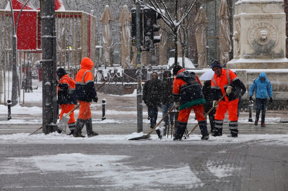 Ponovo počinje sneg i NEĆE STATI narednih nekoliko dana! Evo kolika VISINA SNEŽNOG POKRIVAČA se očekuje!