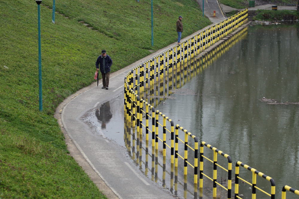 Nikome nije jasno kakva je ovo GADOST koja se pojavila u Savskom jezeru!