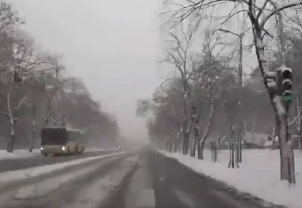 Gradske saobraćajnice očišćene, najkritičnije je u ovim delovima grada! Budite oprezni u vožnji! (VIDEO)