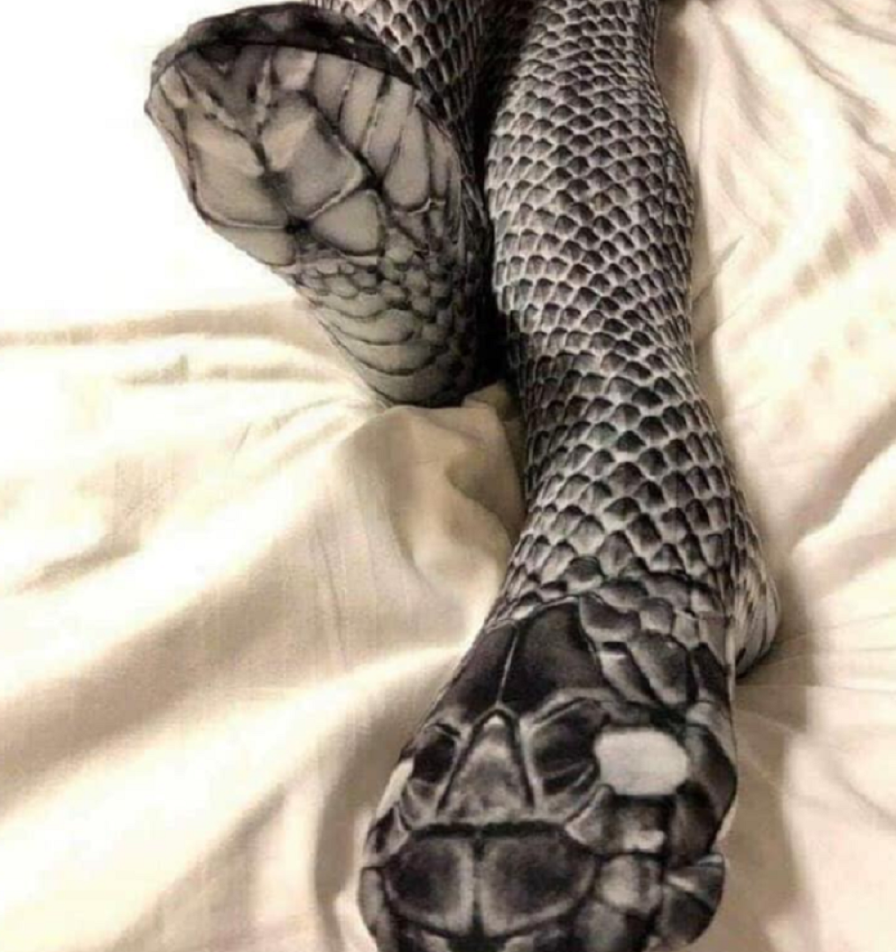 Kupila s*ksi čarape, a on joj polomio noge! (FOTO)