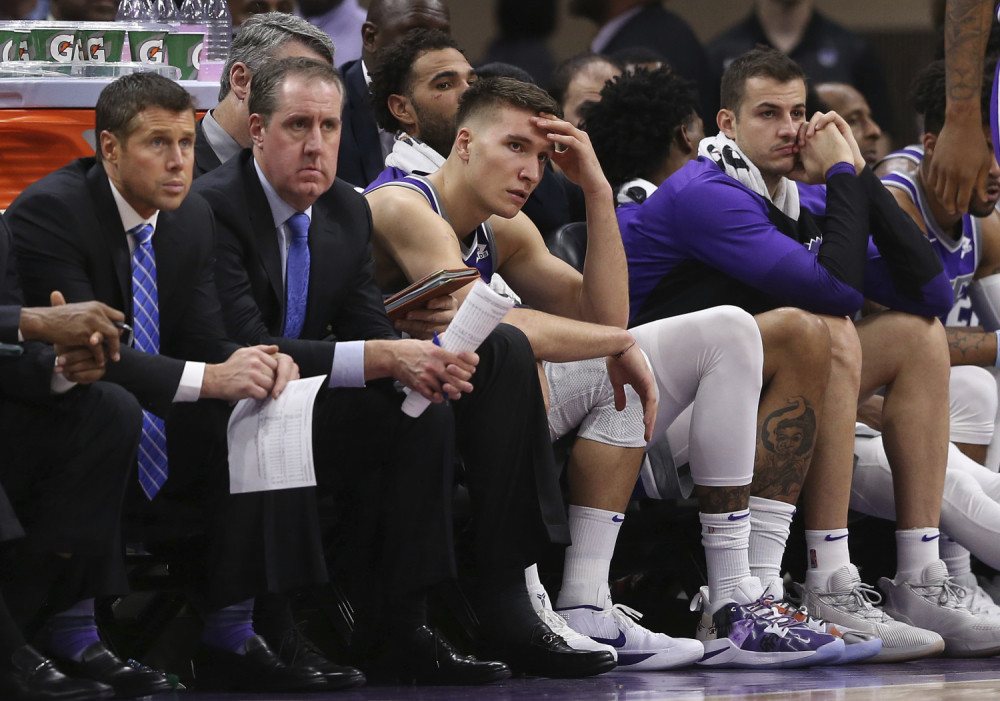 Poznati srpski komentator na utakmici Kingsa! (VIDEO)