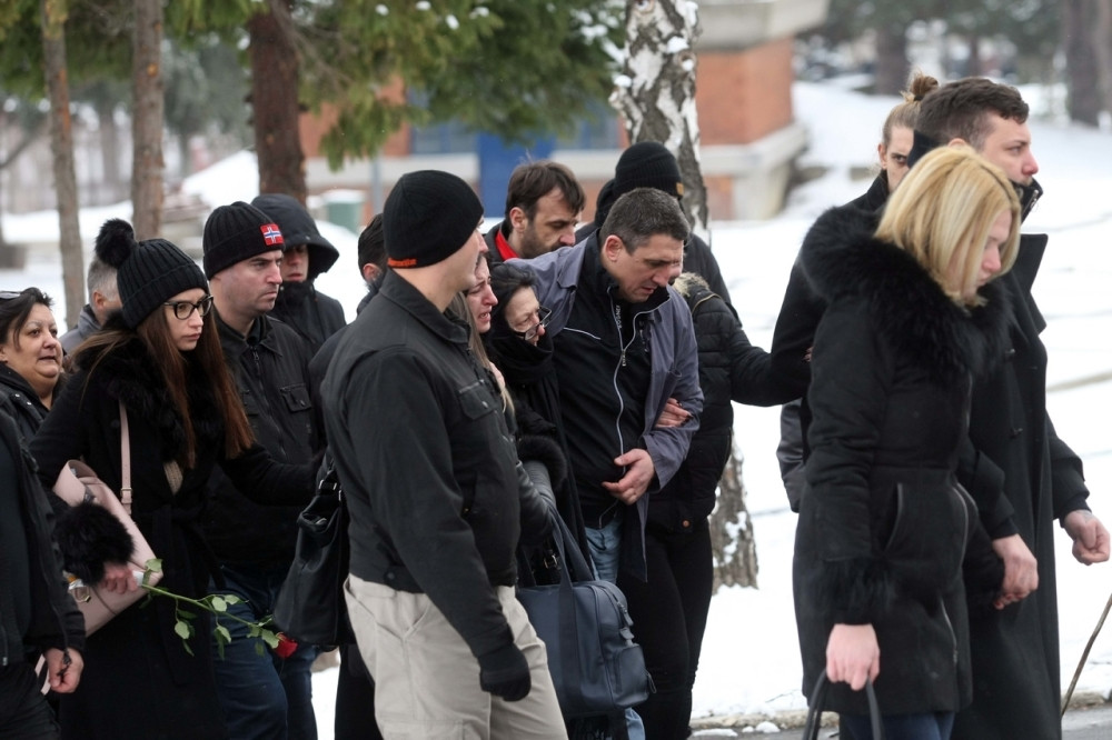 Kristijan se SRCEPARAJUĆIM REČIMA oprostio od majke... Zajecala cela sahrana