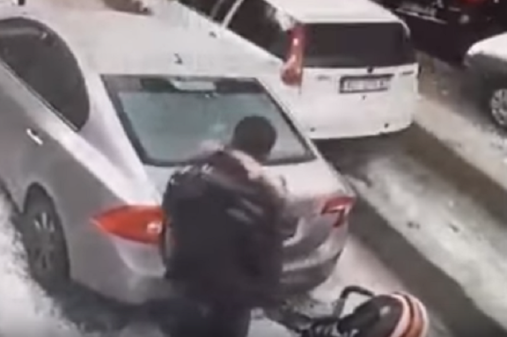 On je izvadio pištolj iz torbe i hladnokrvno izrešetao muškarca nasred ulice!