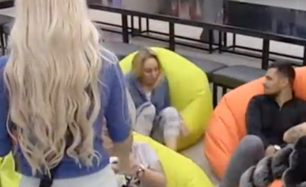 Luna izgubila tlo pod nogama i ljosnula na pod! HIT VIDEO