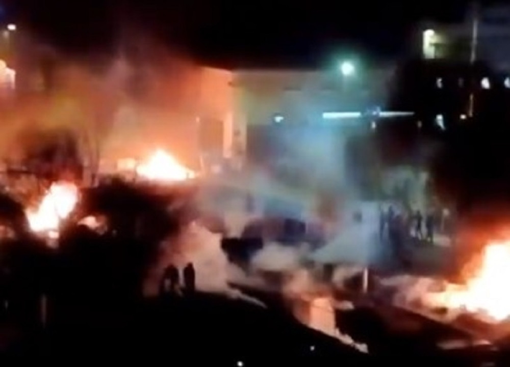 U Parizu demostranti provalili u vladinu zgradu, državni sekretar evakuisan, u Kanu gore nego na bojnom polju (VIDEO)