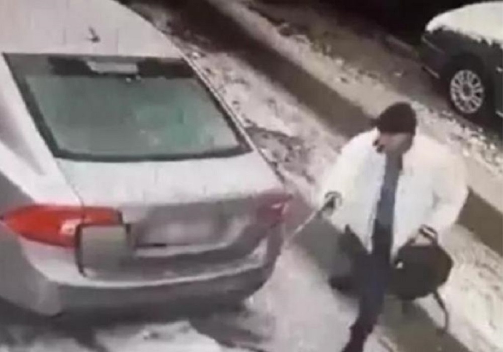 Hladnokrvno ubija usred dana i pred svedocima, lice ne krije, a trenutno je u bekstvu! NAORUŽAN JE I OPASAN!