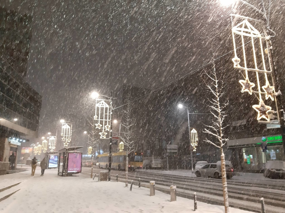 Sneg ne prestaje da pada u Beogradu, ovako izgledaju ulice u centru grada (FOTO)