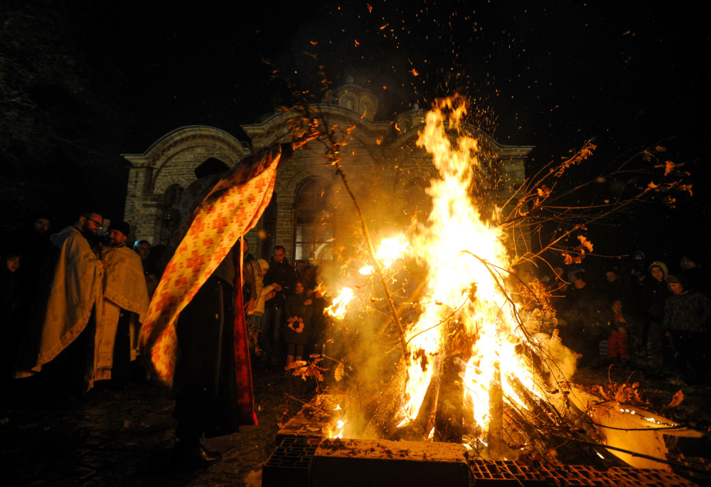 Pravoslavni vernici proslavili Badnje veče u Zagrebu, mitropolit Porfirije uputio VAŽNU PORUKU Srbima u Hrvatskoj