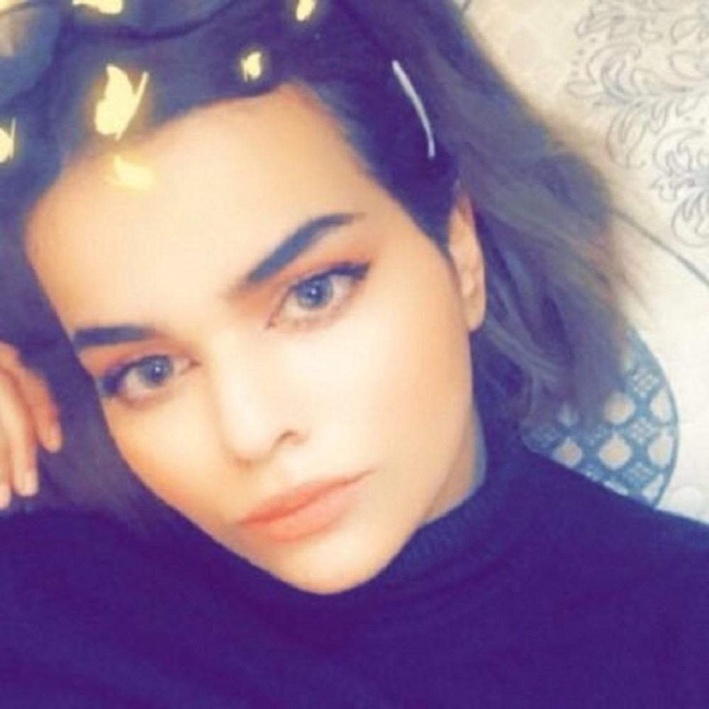 Devojka (18) se zaključala u hotelsku sobu i moli za pomoć! Roditelji joj prete smrću! (VIDEO)