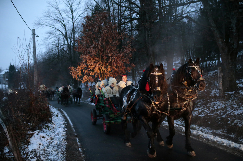 Ovako su Srbi kod Banjaluke slavili Božić, ko ne zna pomislio bi da se VRATIO KROZ VREME! (FOTO)