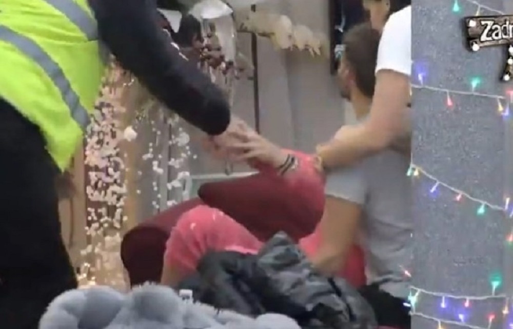 Luna u strašnom nervnom slomu: Urla, šutira, otima se, obezbeđenje je iznelo! (VIDEO)