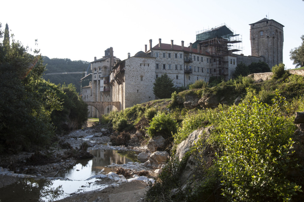 Predanje kaže da je ćerka Teodosija Velikog posetila manastir, a iz ikone se čuo glas Bogorodice koji joj je naredio da odstupi