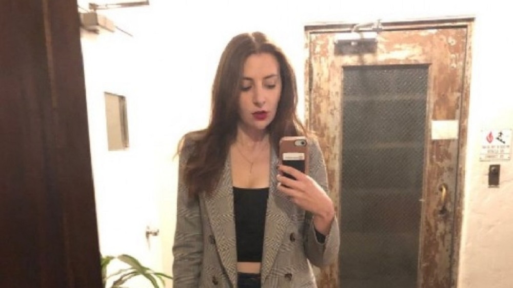 Dana za novac ide po sahranama i tamo radi jednu krajnje BIZARNU STVAR!